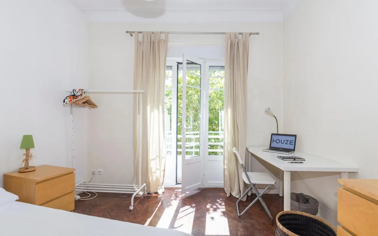 Daire Houze_City Center, 5 Rooms Flat W/ Sunny Terrace Lisboa